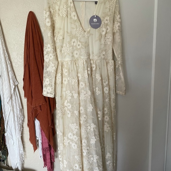 Heirloom Lace Wedding Gown - NWT - Picture 4 of 7